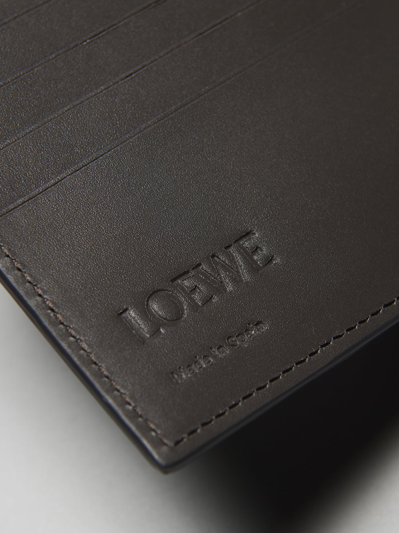 ロエベのレザー財布/パズル バイフォールド コインウォレットのブランドロゴのデボス加工