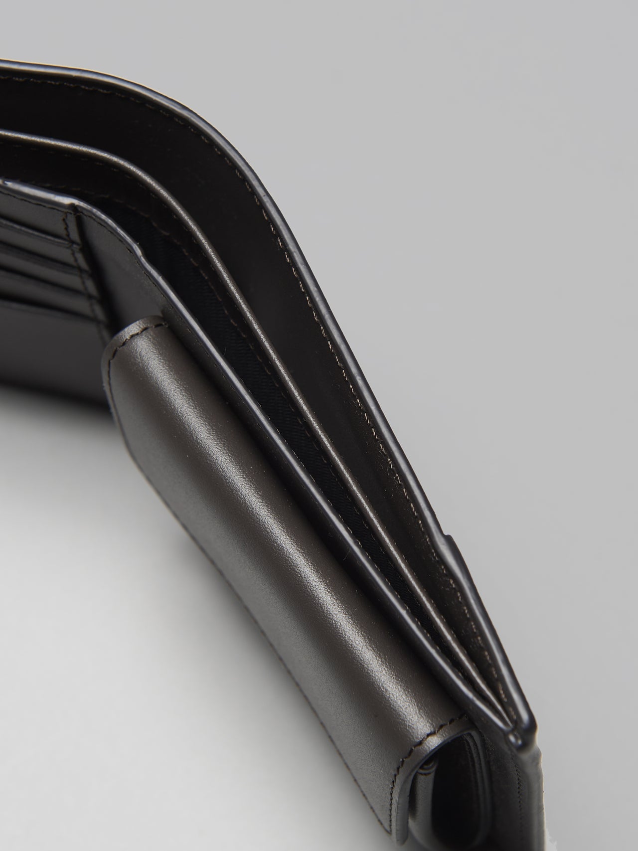 ロエベのレザー財布/パズル バイフォールド コインウォレットのお札、レシートを入れるラージポケット