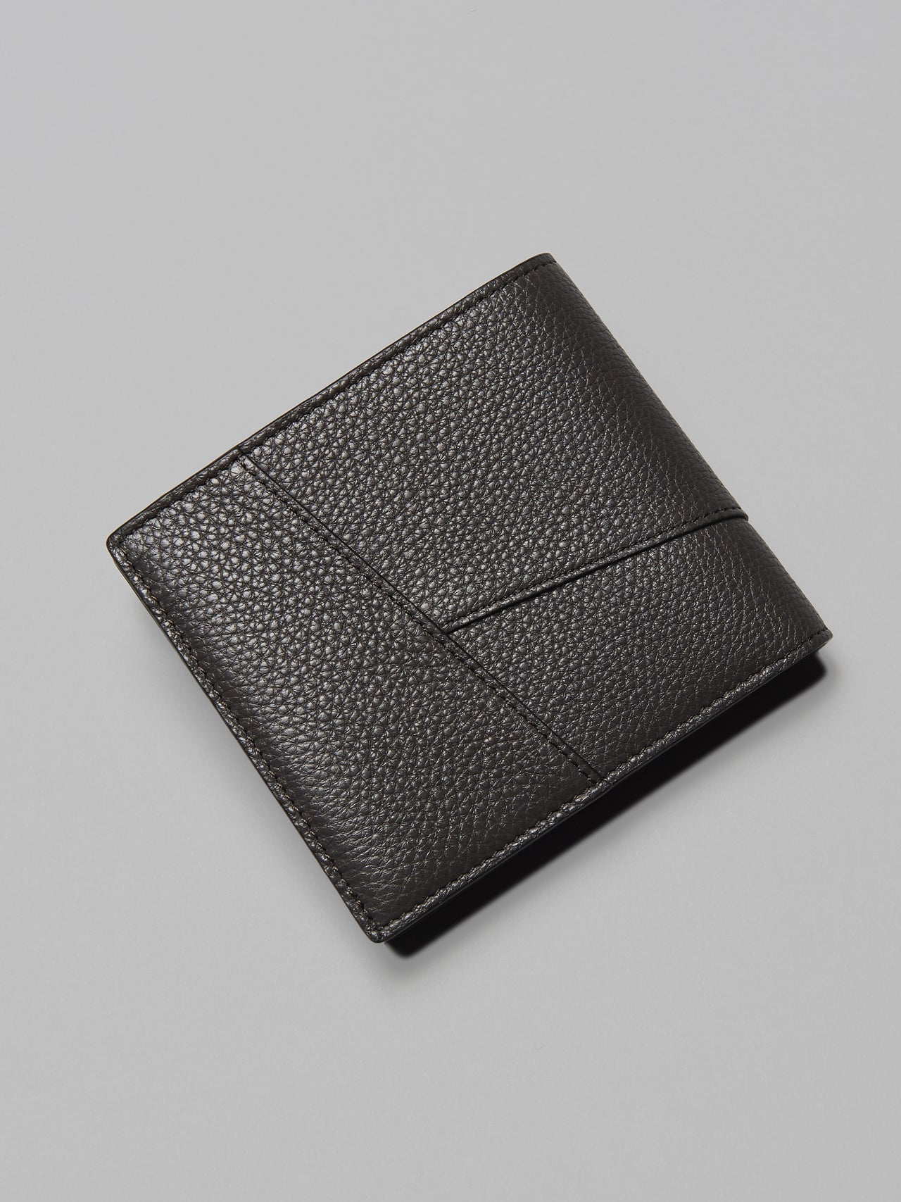 ロエベの新作レザー財布/パズル バイフォールド コインウォレットの背面