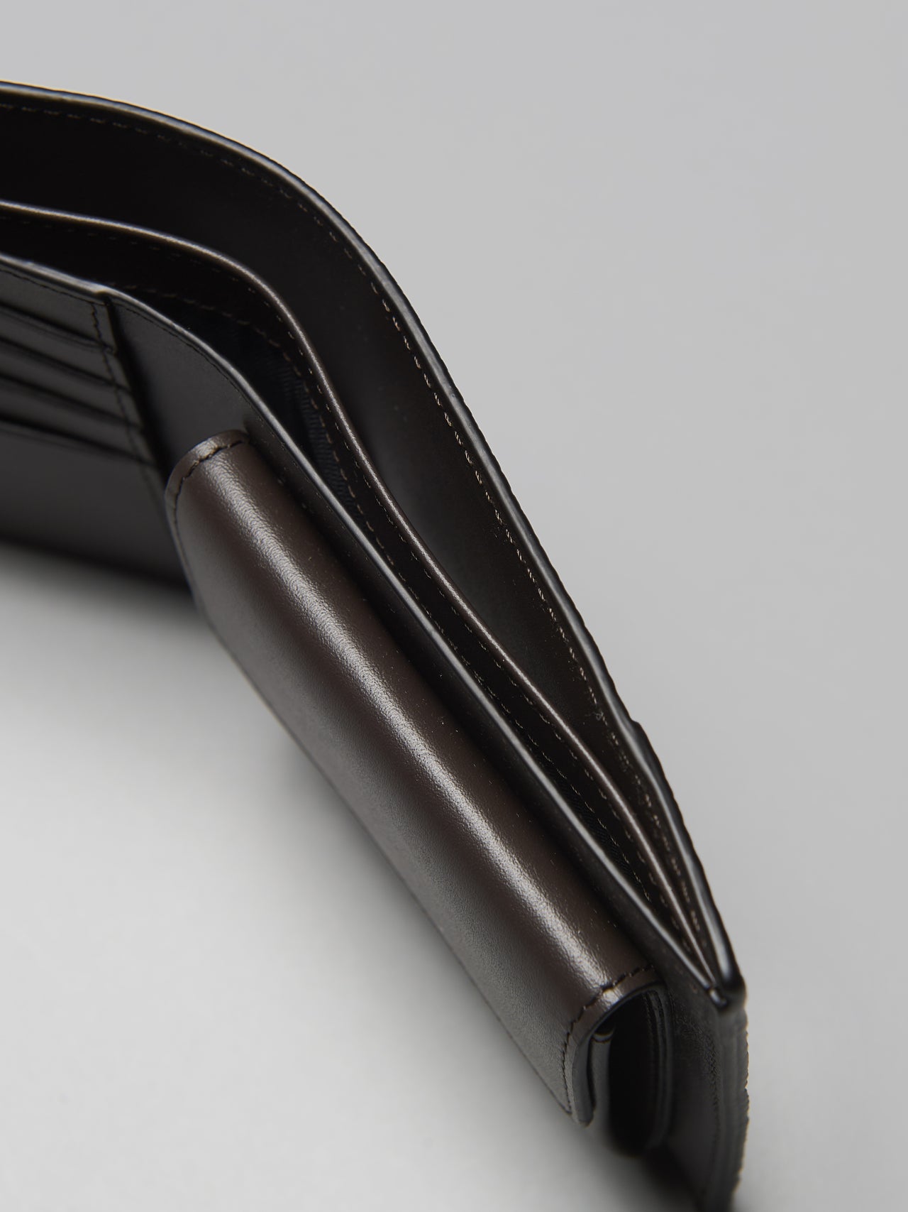 ロエベの新作レザー財布/パズル バイフォールド コインウォレットのお札、レシートを入れるラージポケット