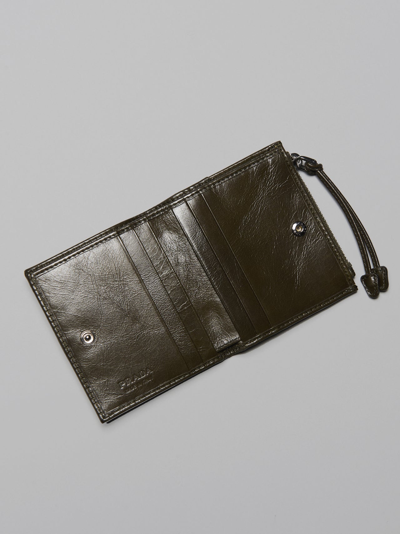 プラダの新作革財布のソフトルックスレザー 財布 ウォレットの内側