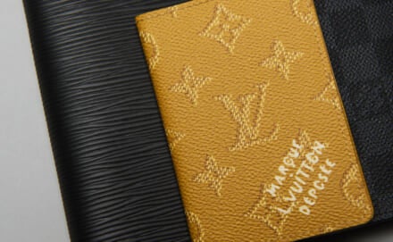 「ルイ・ヴィトン」の冬ボーナスで買うべき“ご褒美レザー財布”３選！流行りのカードケースから長財布までホリデーシーズンのギフトにもオススメ！［Louis Vuitton]