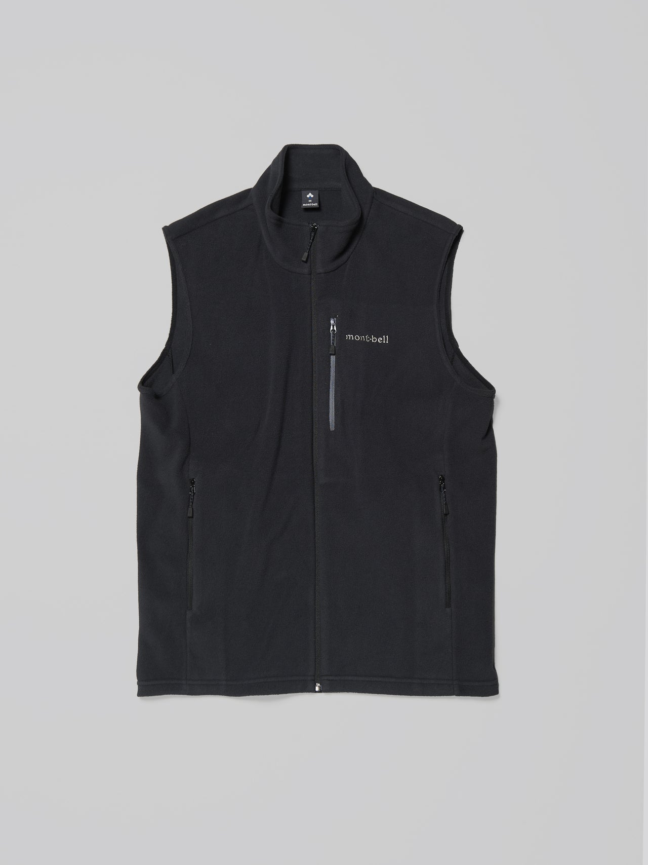 モンベルの黒いシャミース ベスト