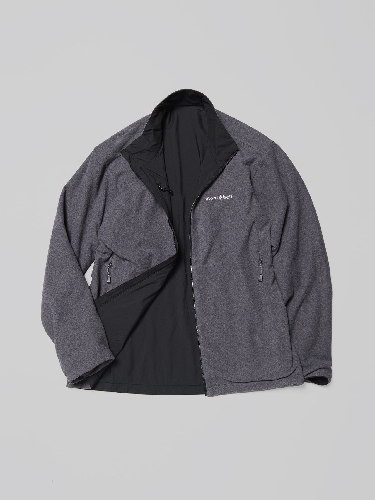 モンベルの黒いシャミース リバーシブル ジャケットのフリース面