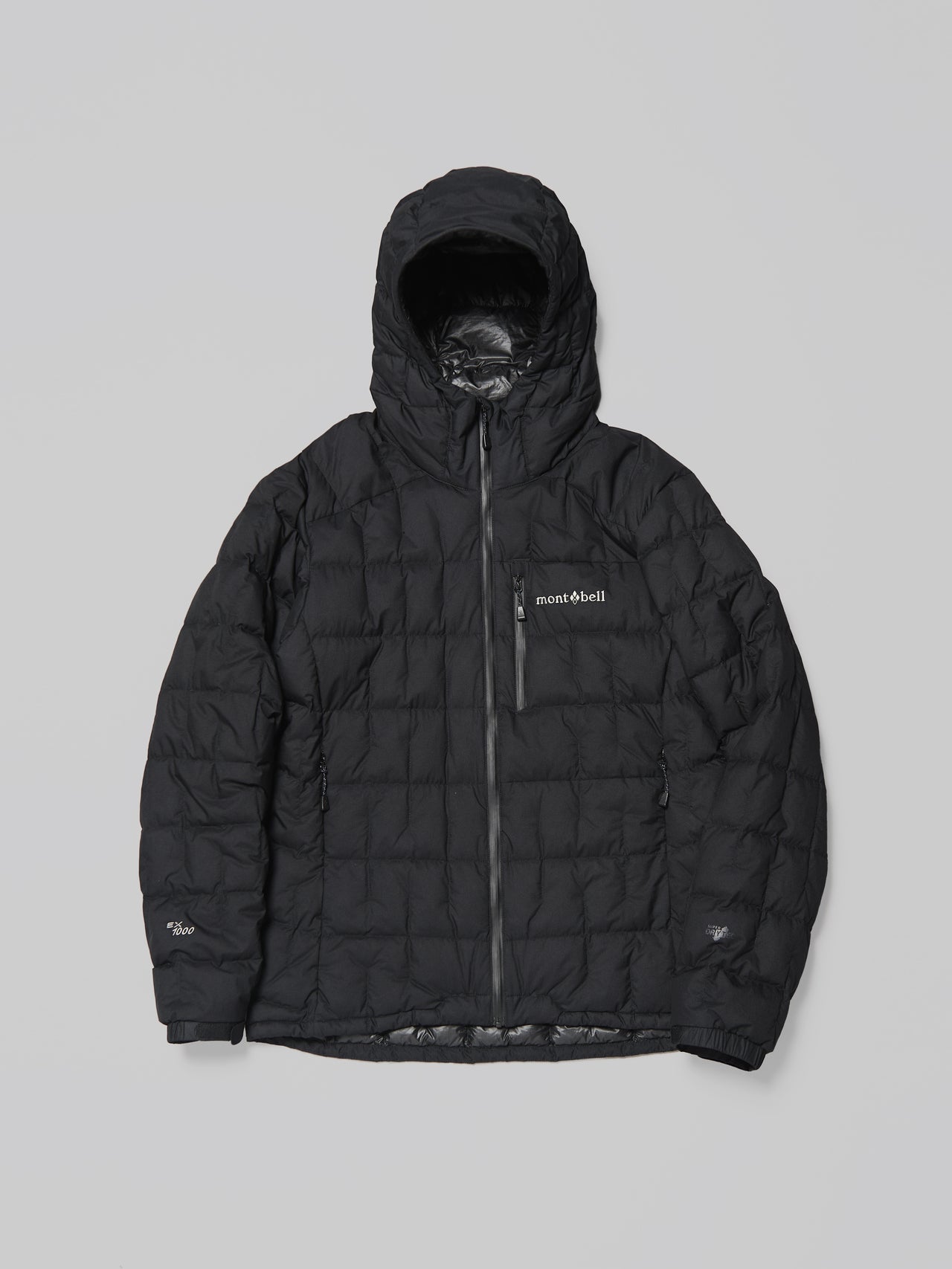 モンベルの黒いイグニスダウン パーカ ジャケット