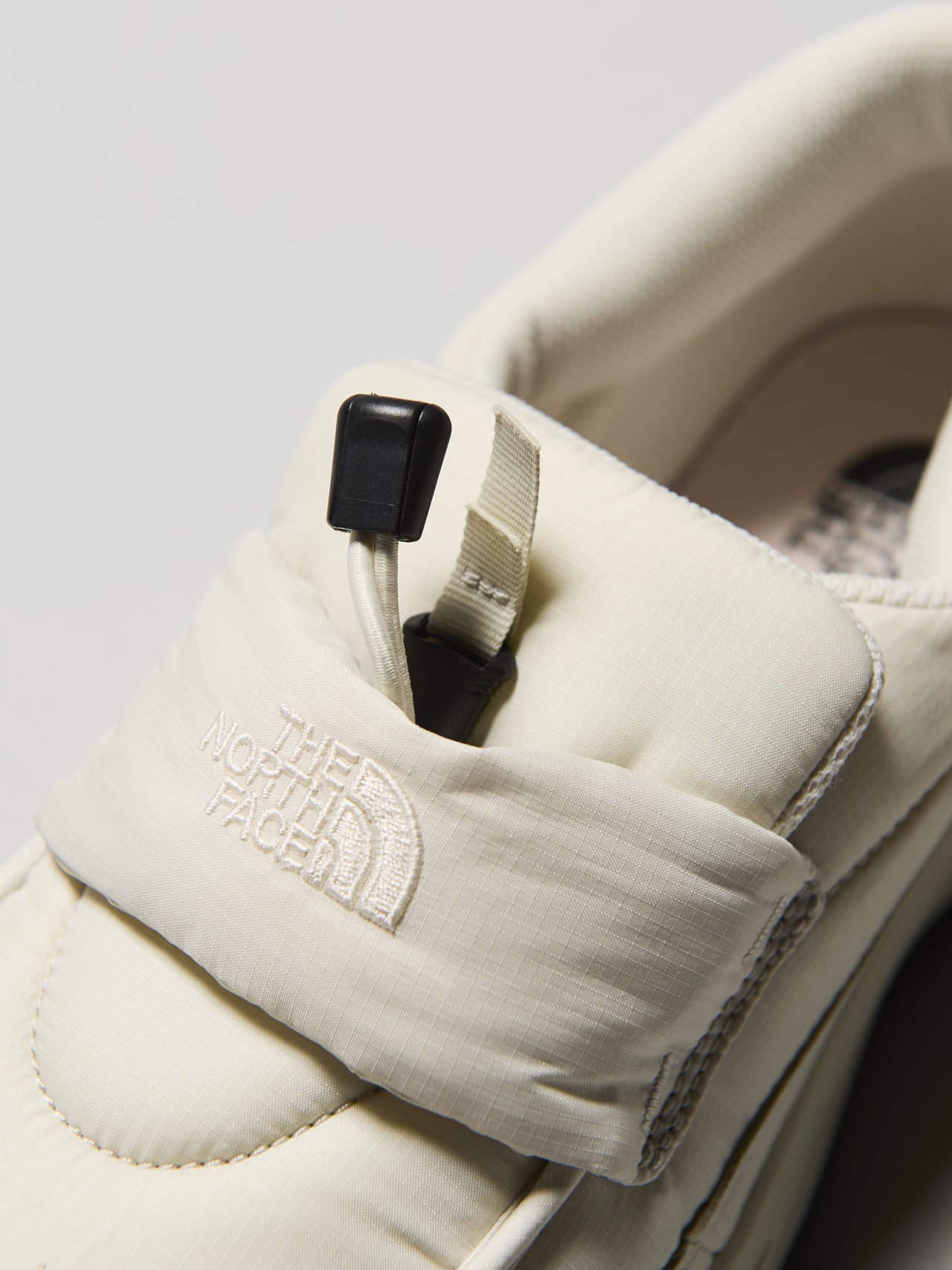 ザ・ノース・フェイスのヌプシ ローファー シューズのドローコード