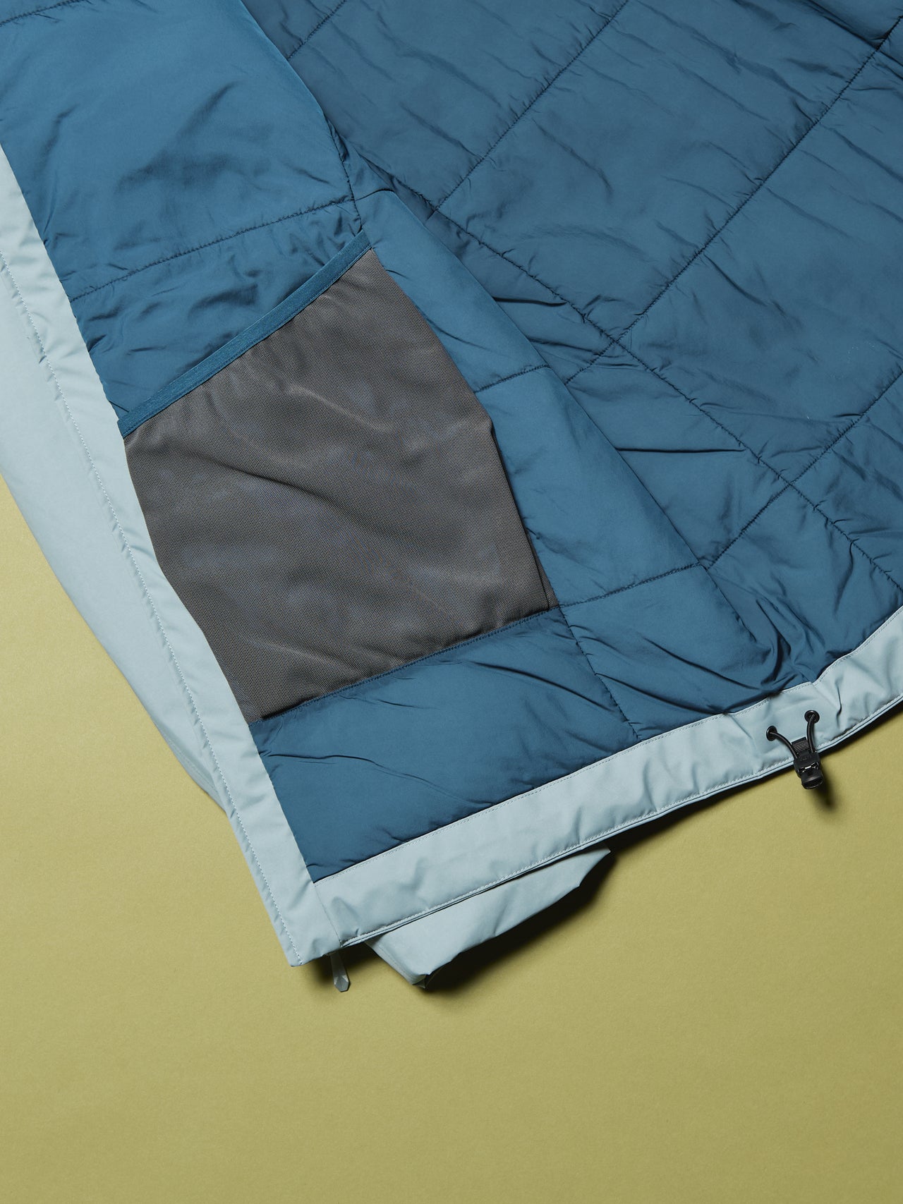 アークテリクスのレイル インサレーテッド ジャケットの内ポケット