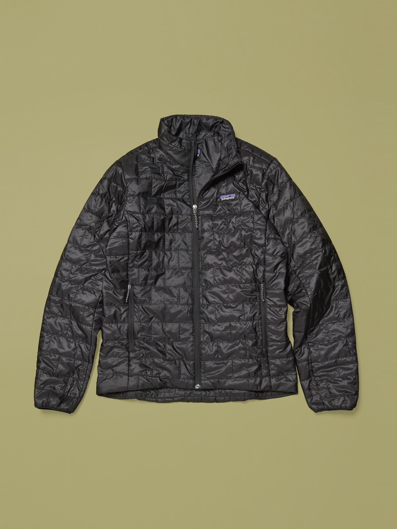 パタゴニアの黒いメンズ・ナノ・パフ・ジャケット 