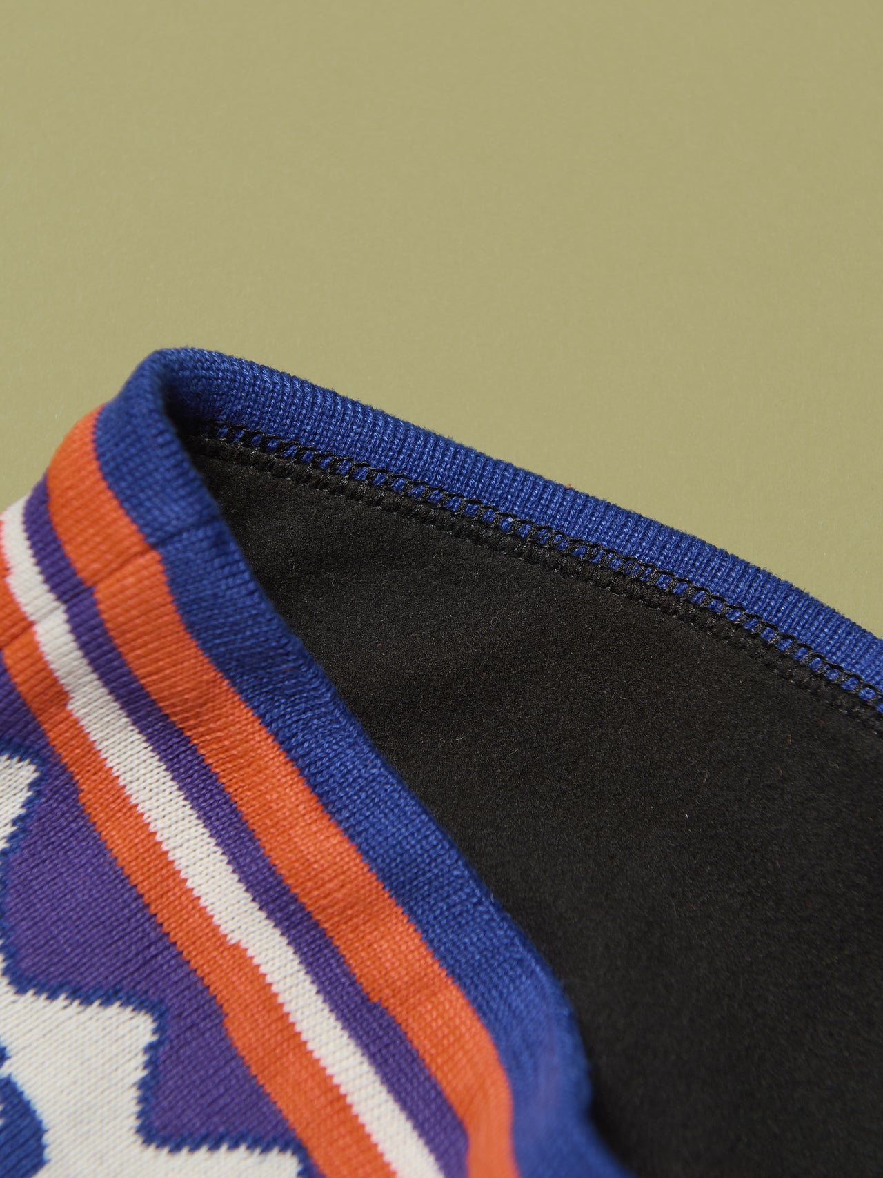 パタゴニアのパウダー・タウン・ヘッドバンドの裏地