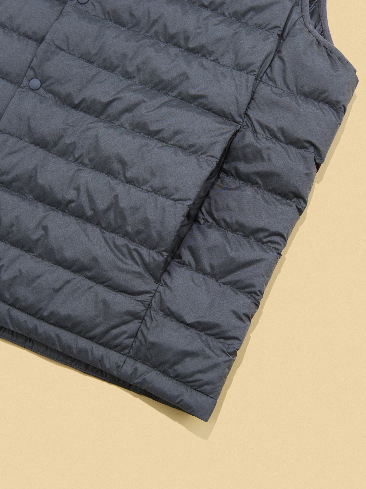 ユニクロのパフテックコンパクトベストのサイドポケット