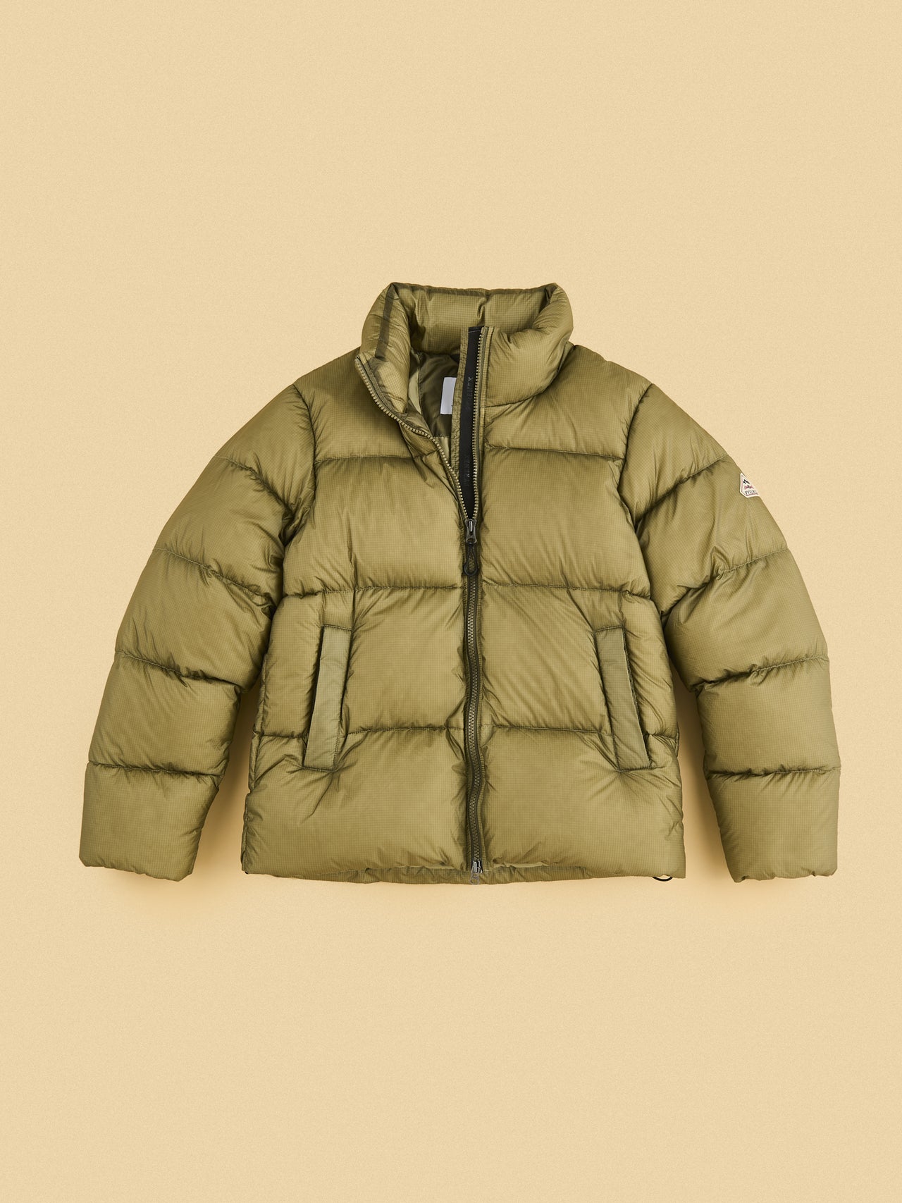 ピレネックスの新作ダウン「SHIFT RIPSTOP」俯瞰