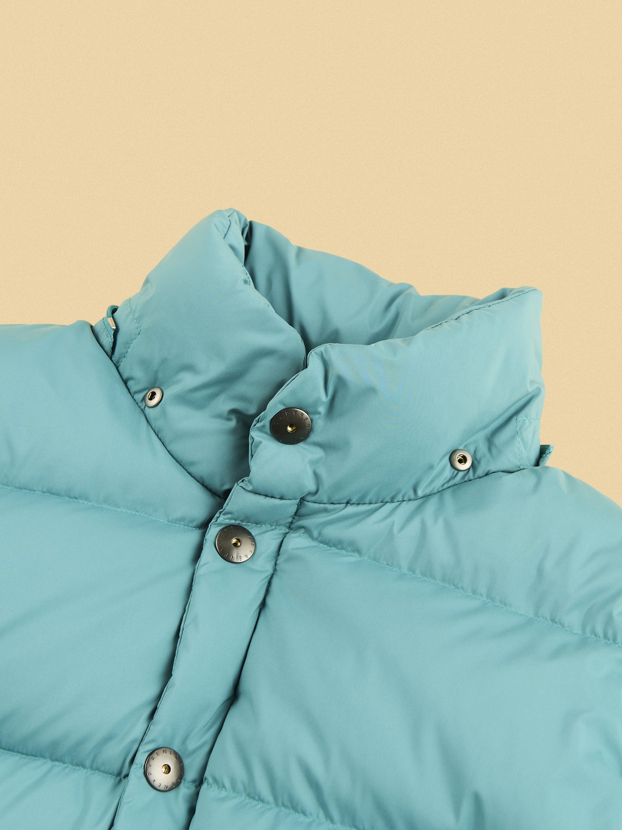 ピレネックスの新作ダウン「TROYES」ネック