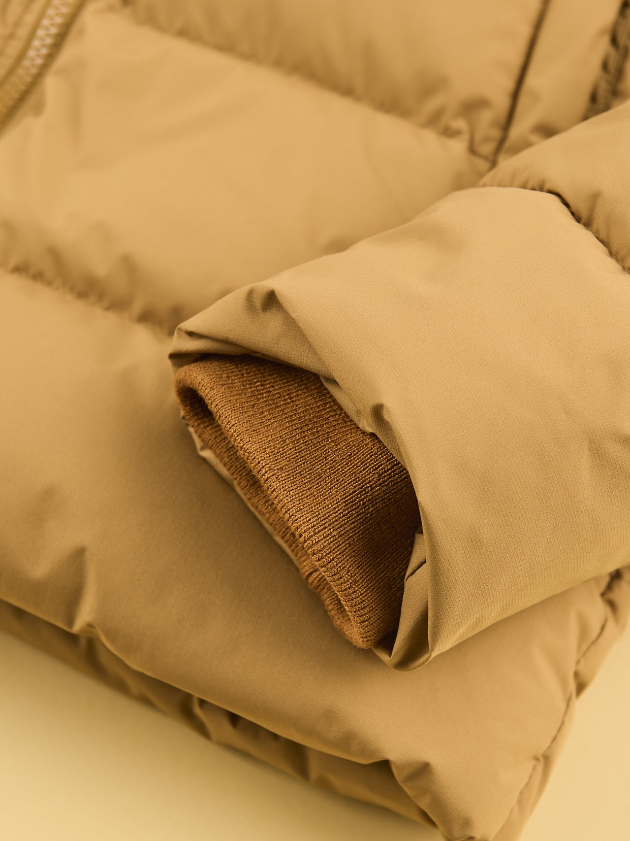 ピレネックスの新作ダウン「SPOUTNIC MINI RIP STOP 2」袖