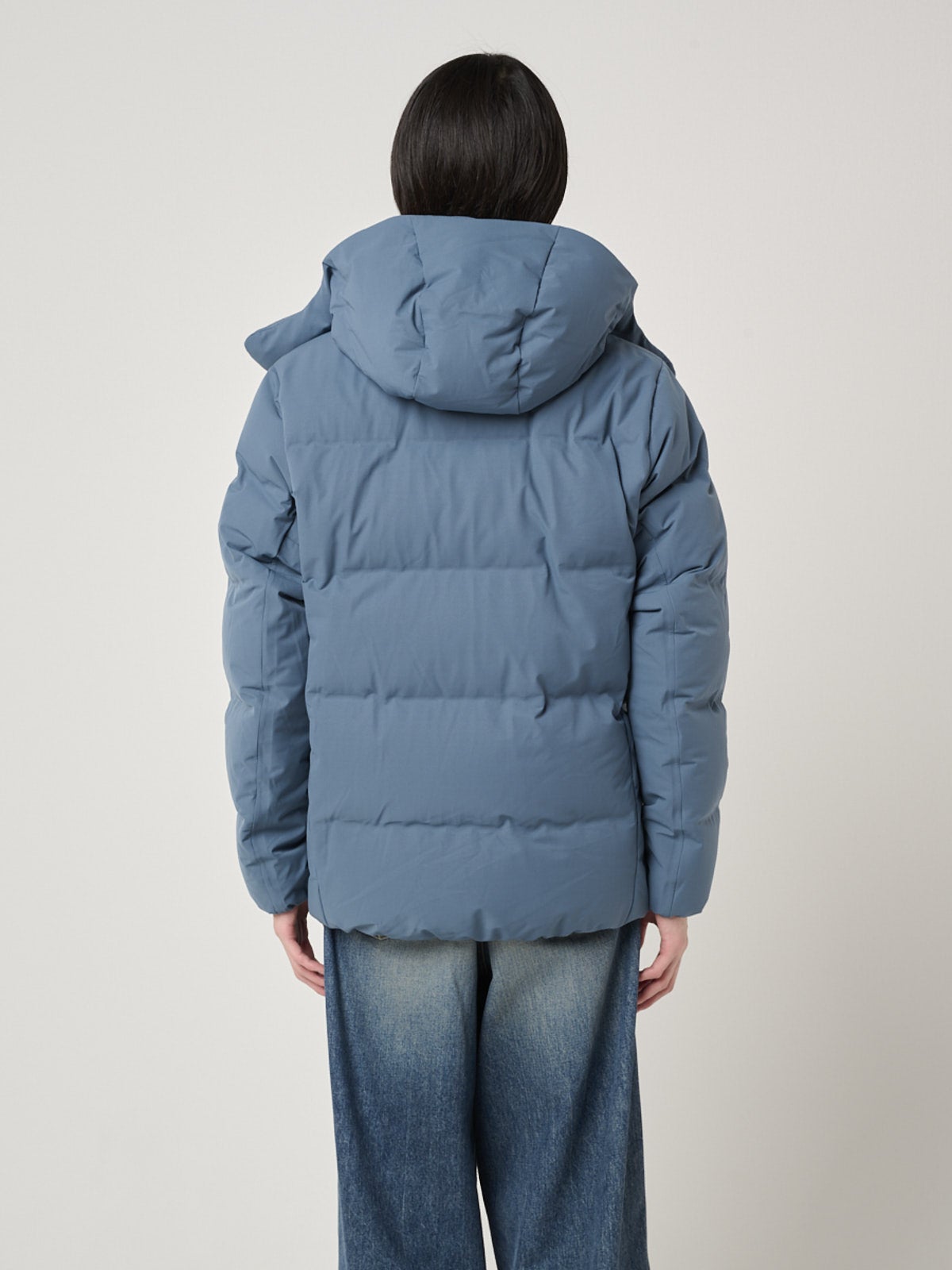 DESCENTE ALLTERRAIN　デサント オルテライン　水沢ダウン“アンカー”　スチールグレー　メンズノンノモデル四坂亮翔　背面