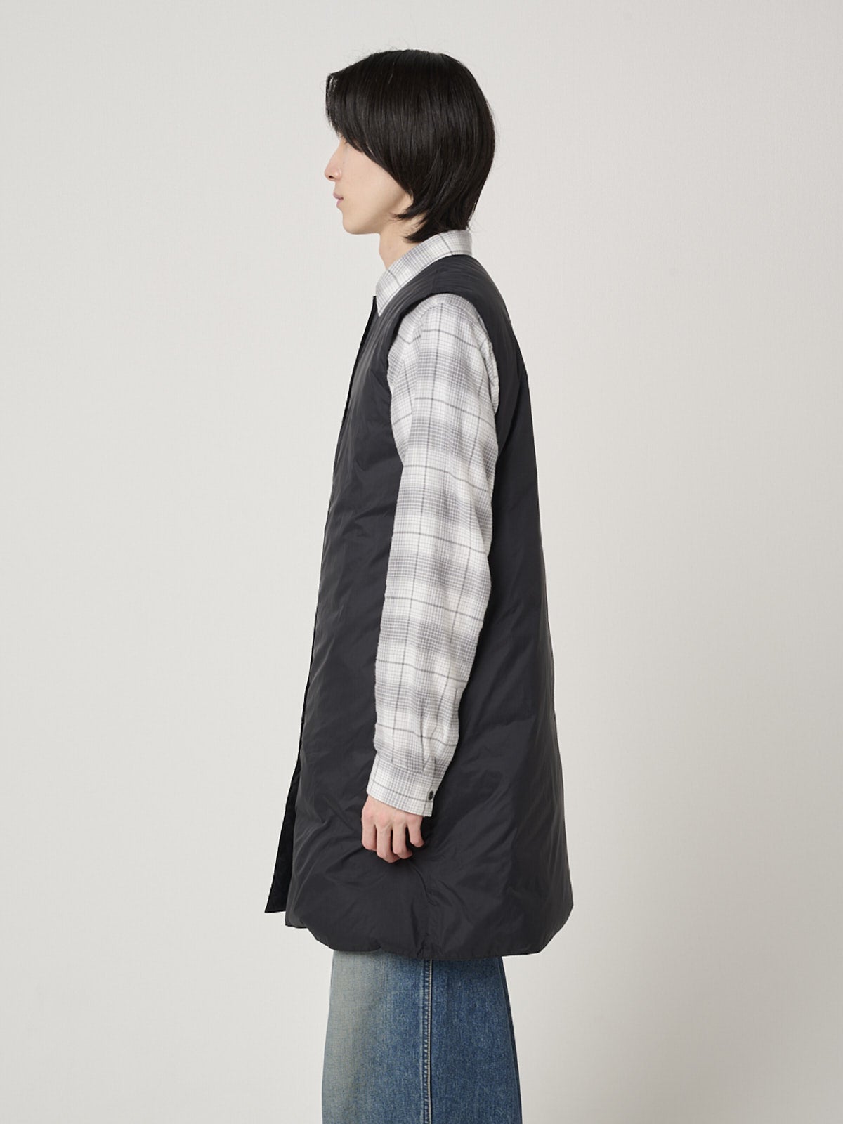 婦人 軽量ダウンポケッタブルノーカラーロングベスト2