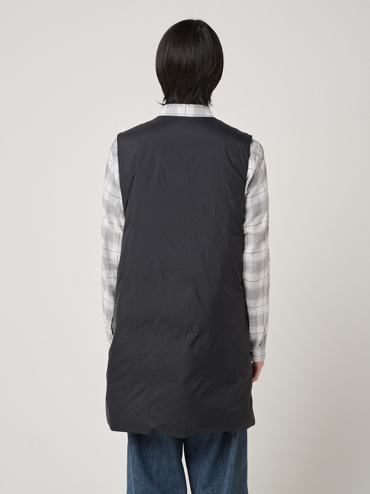 婦人 軽量ダウンポケッタブルノーカラーロングベスト3