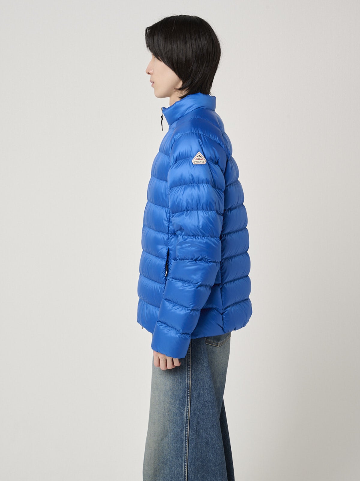 ピレネックスの新作ダウン「ARIAL SC」着画のサイド