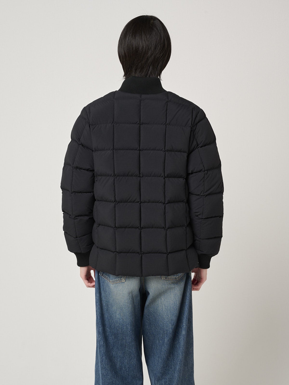 ピレネックスの新作ダウン「FLIGHT」着画 試着のバック