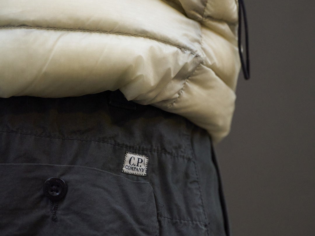 「シーピーカンパニー」の『D.D. SHELL』ベストVer.はシャカパンと合わせたモノトーンのハズしに。[C.P. COMPANY]