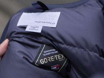 ゴアテックス搭載＆光電子&reg;。スペック・ルックスともに最強のネイビーダウン、２つの着こなし。[nanamica]