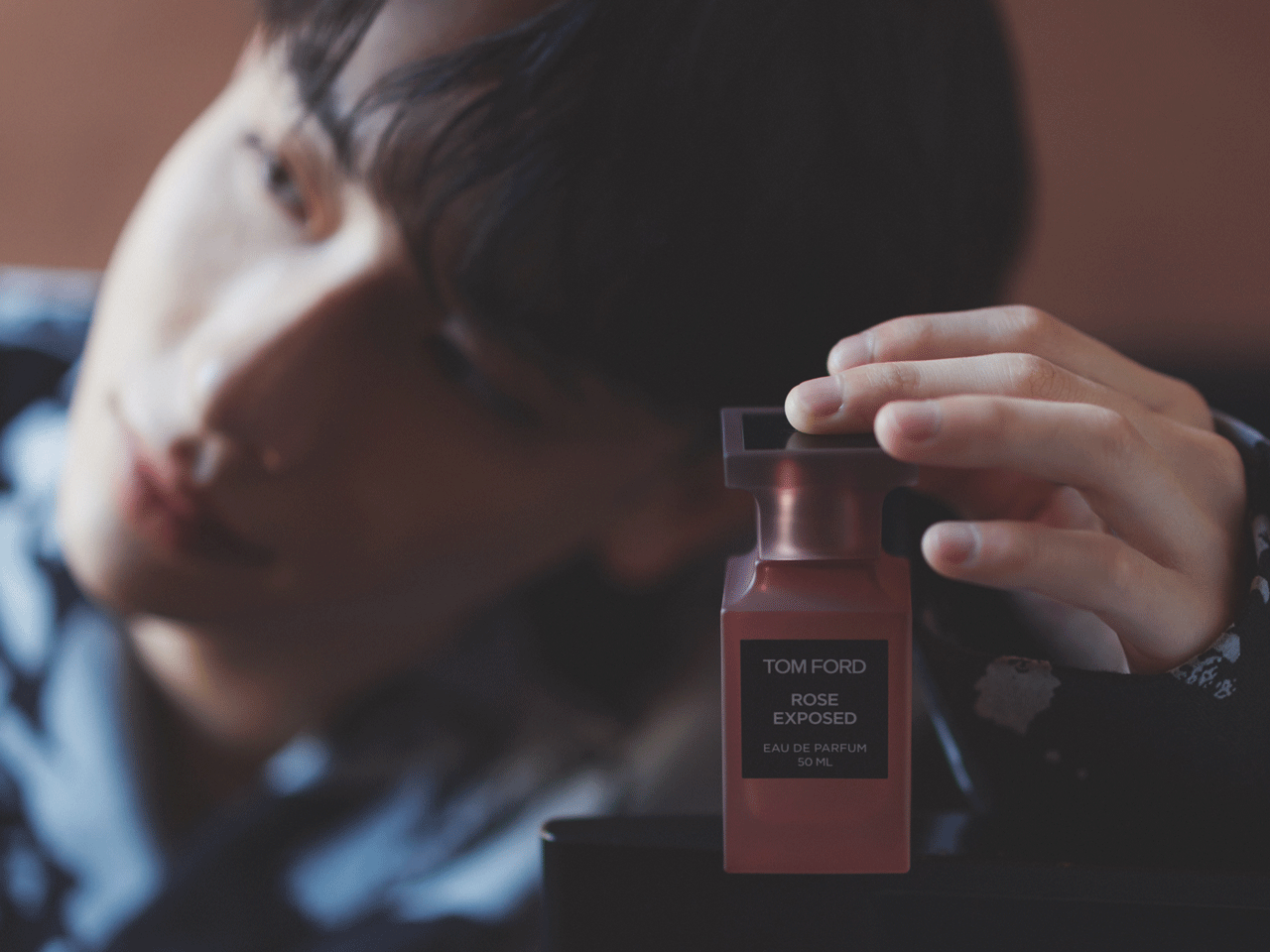 男子にも似合う「ひとくせローズ」香水５選。ル ラボ、タンバリンズ…“直球じゃない”素敵なニュアンスを、よしあきとレビュー　