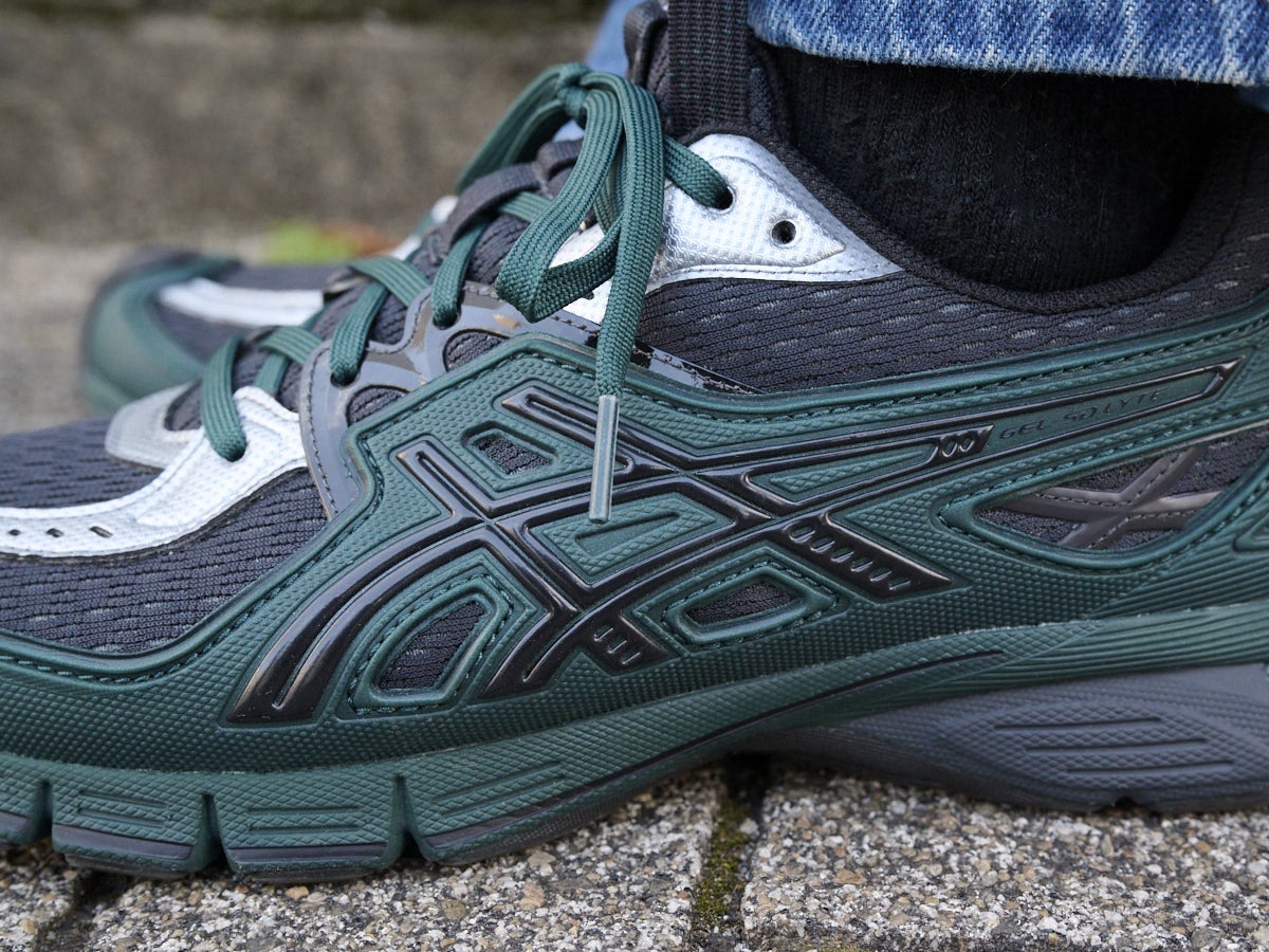 アシックス×キコスタディノフ サイド寄り