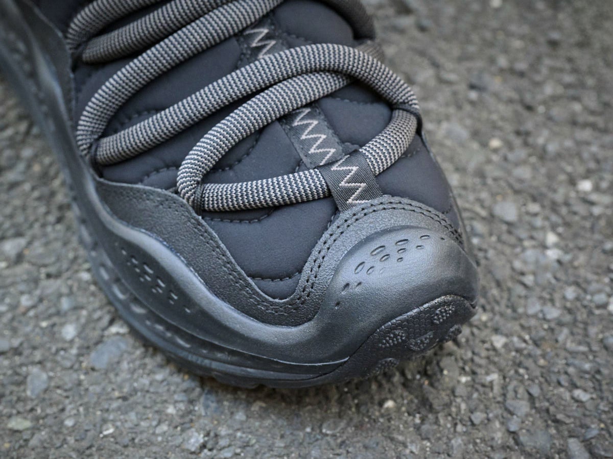 HOKAスニーカー アッパー