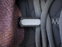 「ホカ」の変わり種なのに即完売した黒スニーカーをレザージャケットのハズシに！【人気ショップ＆ブランドスタッフの冬の毎日更新スニーカースナップ／DAY6】