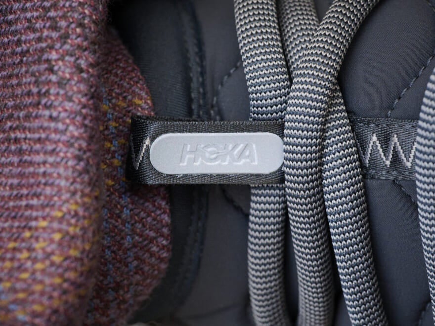 「ホカ」の変わり種なのに即完売した黒スニーカーをレザージャケットのハズシに！【人気ショップ＆ブランドスタッフの冬の毎日更新スニーカースナップ／DAY6】