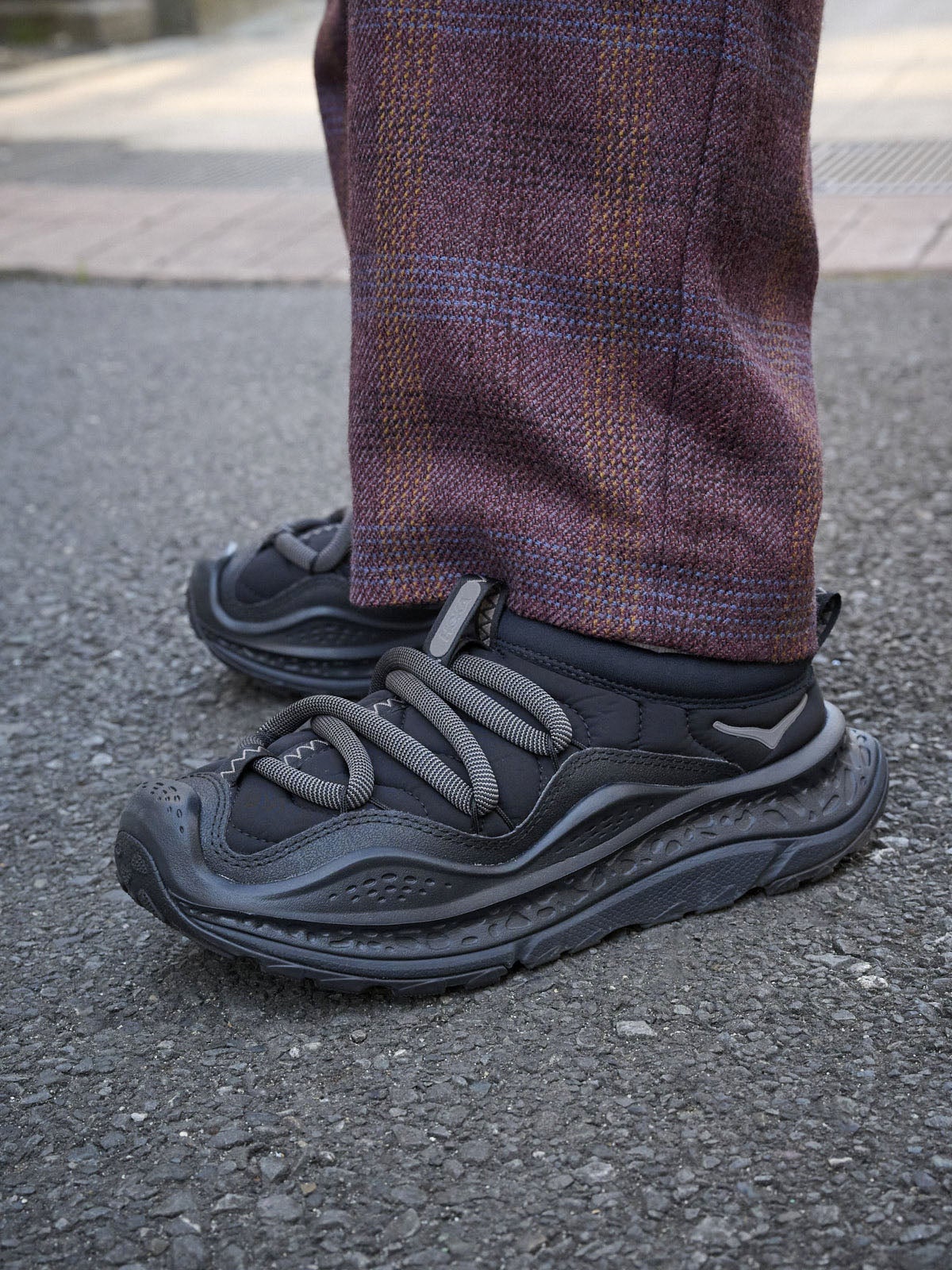 HOKAスニーカー サイド