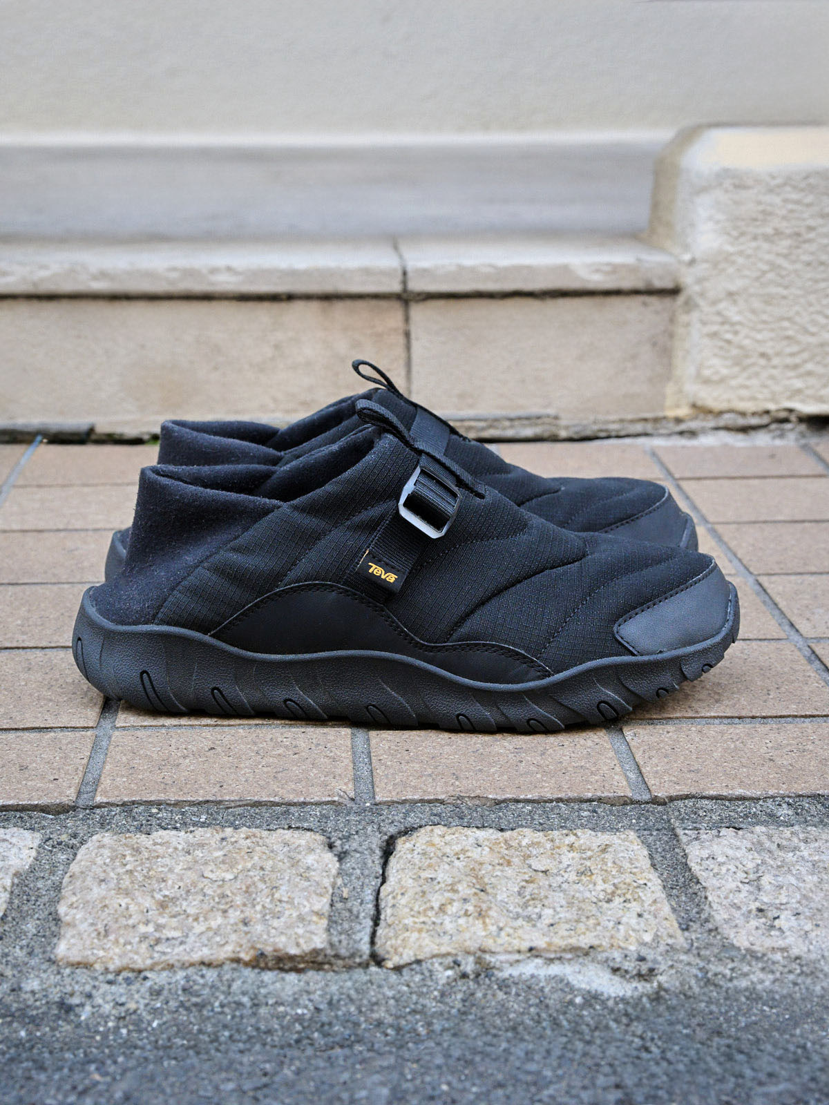 TEVA スニーカー サイド