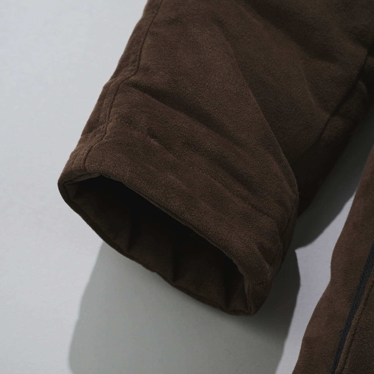 エディターが買ってよかったタトラスのビームス F別注愛用ダウンの裾