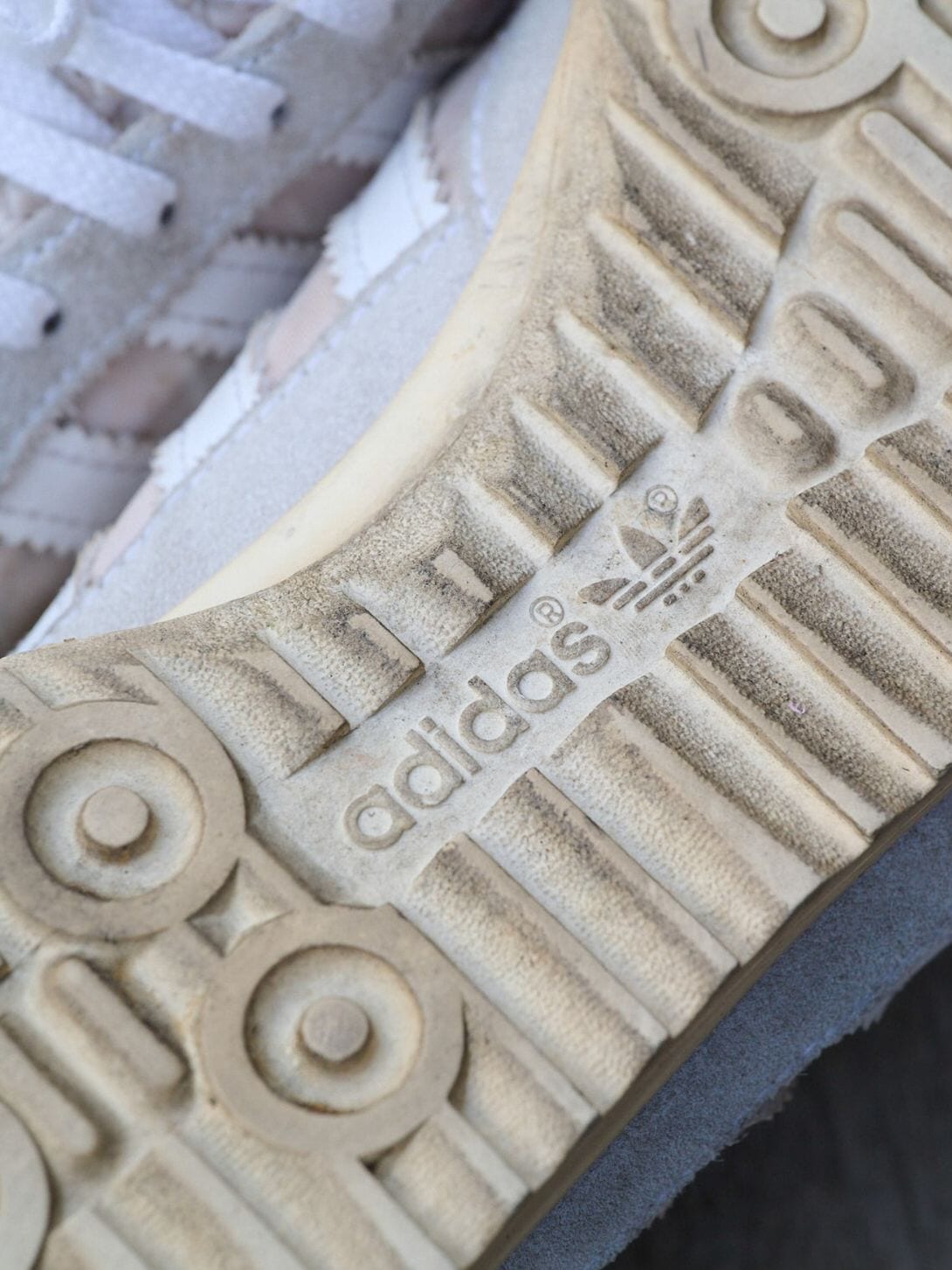 adidas Originals by HYKE「 SL72」底裏ロゴ