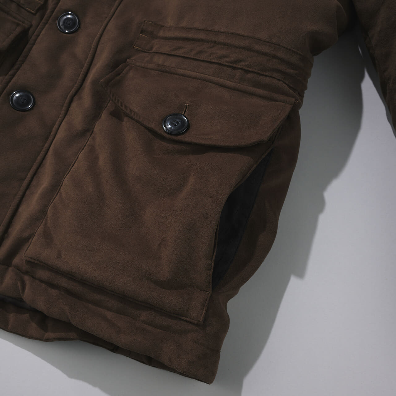 エディターが買ってよかったタトラスのビームス F別注愛用ダウンのサイドポケット