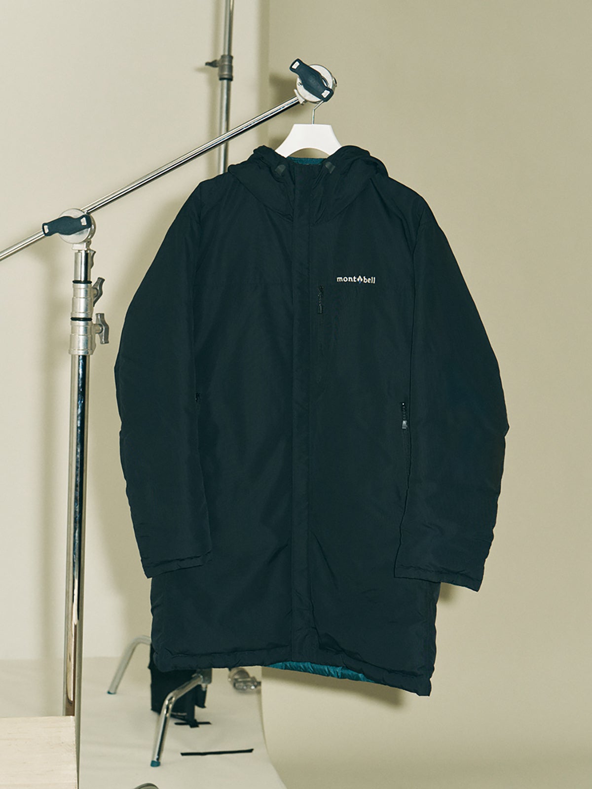 モンベルの黒いコロラドコート ジャケット