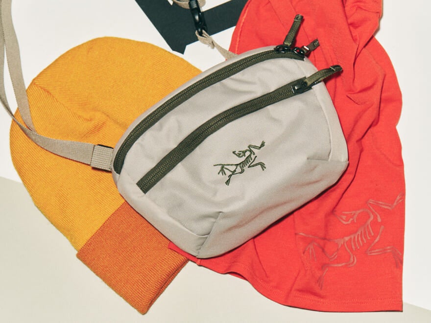 「アークテリクス」で１月に買うべき名品５選！ 冬コーデを鮮度アップする帽子からバッグまで。 機能的な小物に注目！[ARC’TERYX]