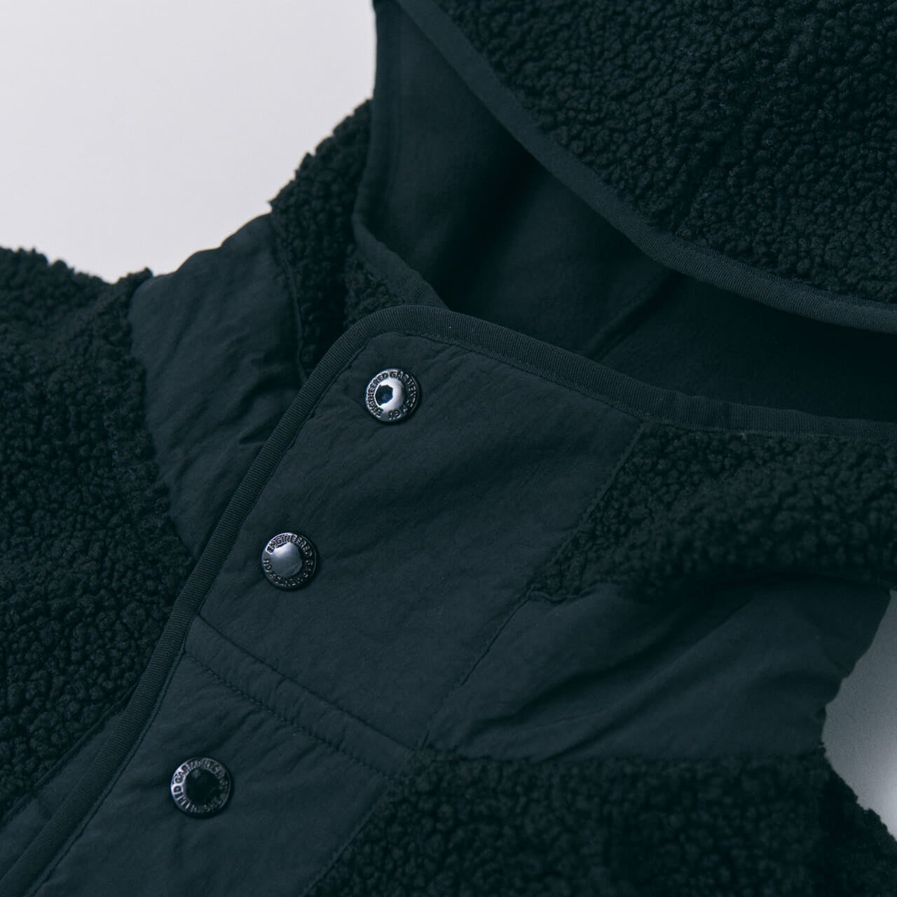 エディターが買ってよかったGUとエンジニアドガーメンツの愛用コラボフリース／ボアフリーススナップパーカのネック