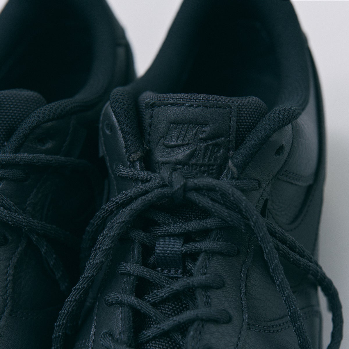 NIKE AIR FORCE 1 GTX VIBRAM 黒 シューレース