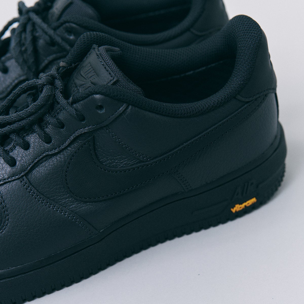 NIKE AIR FORCE 1 GTX VIBRAM 黒 ソール