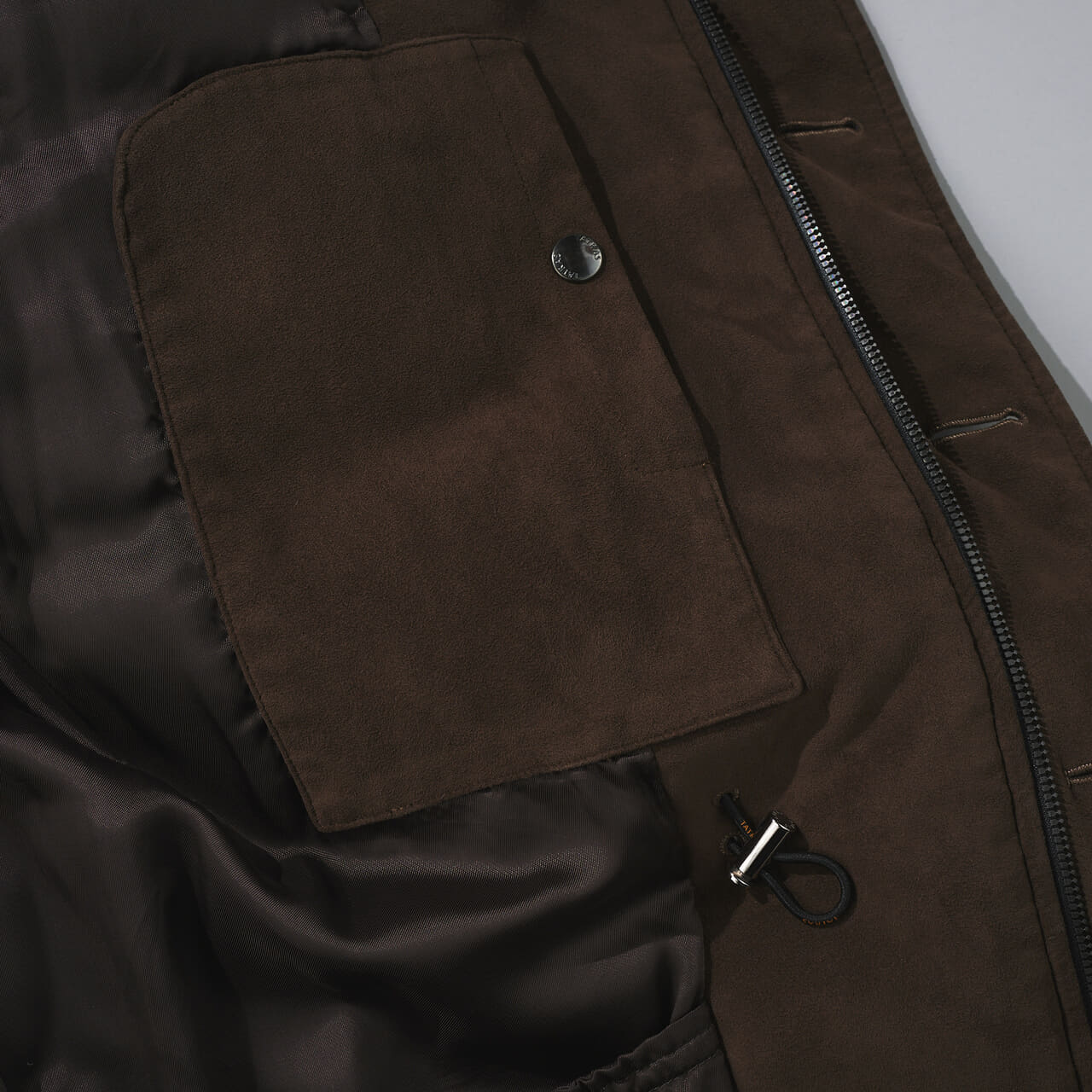 エディターが買ってよかったタトラスのビームス F別注愛用ダウンの裏地ポケット