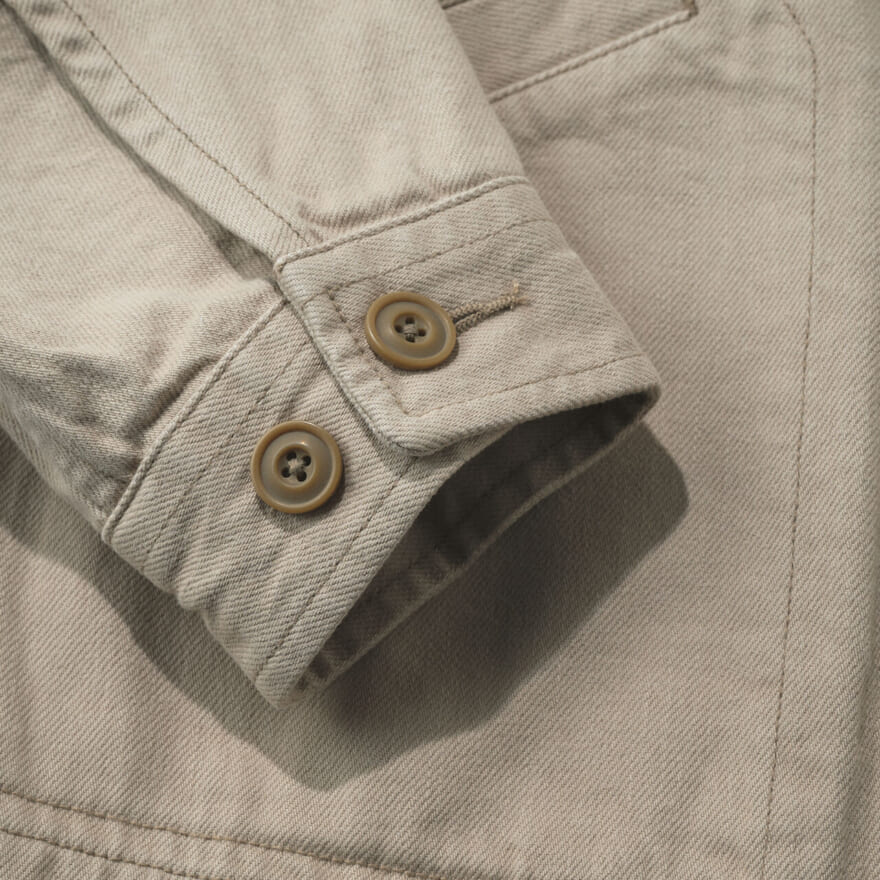 エディターが買ってよかったユニクロ ユーのオーバーサイズカラーデニムジャケットの袖