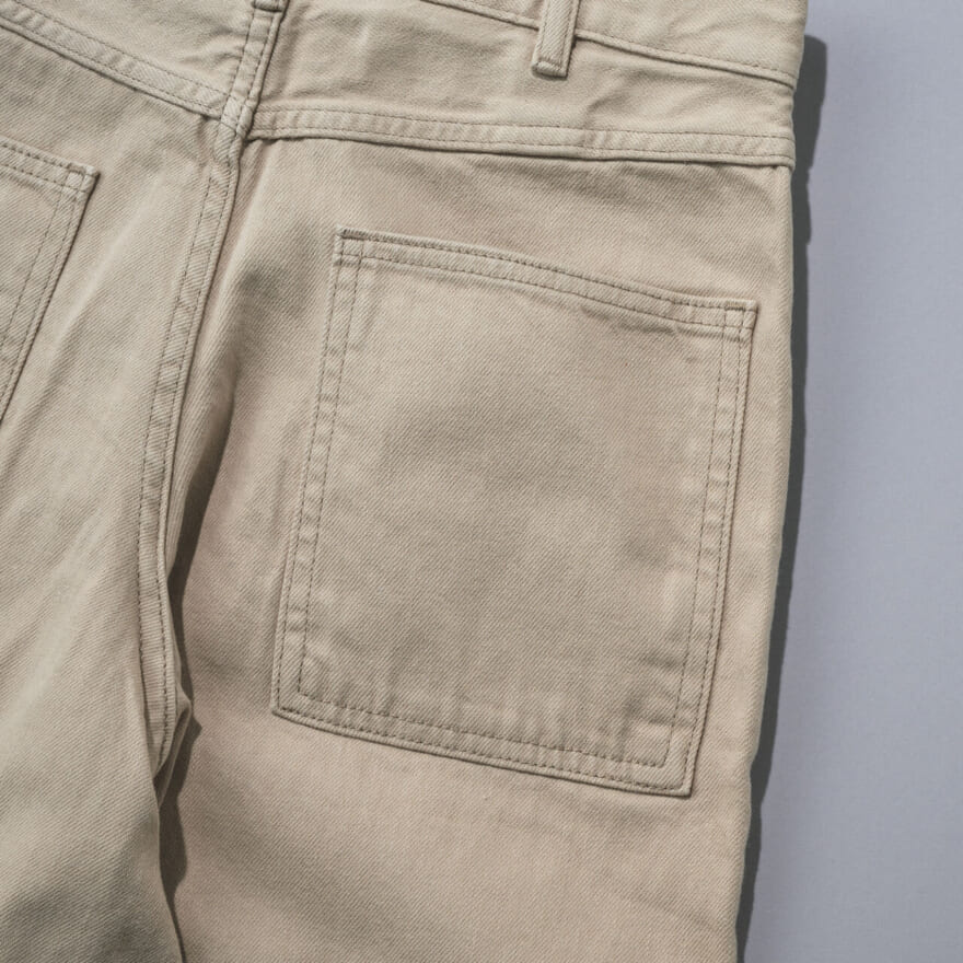 エディターが買ってよかったユニクロ ユーのワイドフィットカラージーンズのバックポケットヨリ