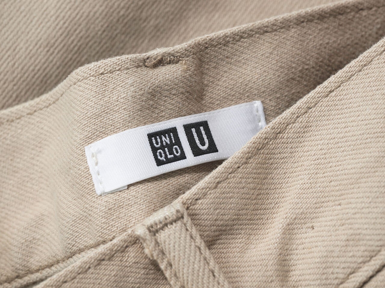 エディターが買ってよかったユニクロ ユーのワイドフィットカラージーンズのタグ