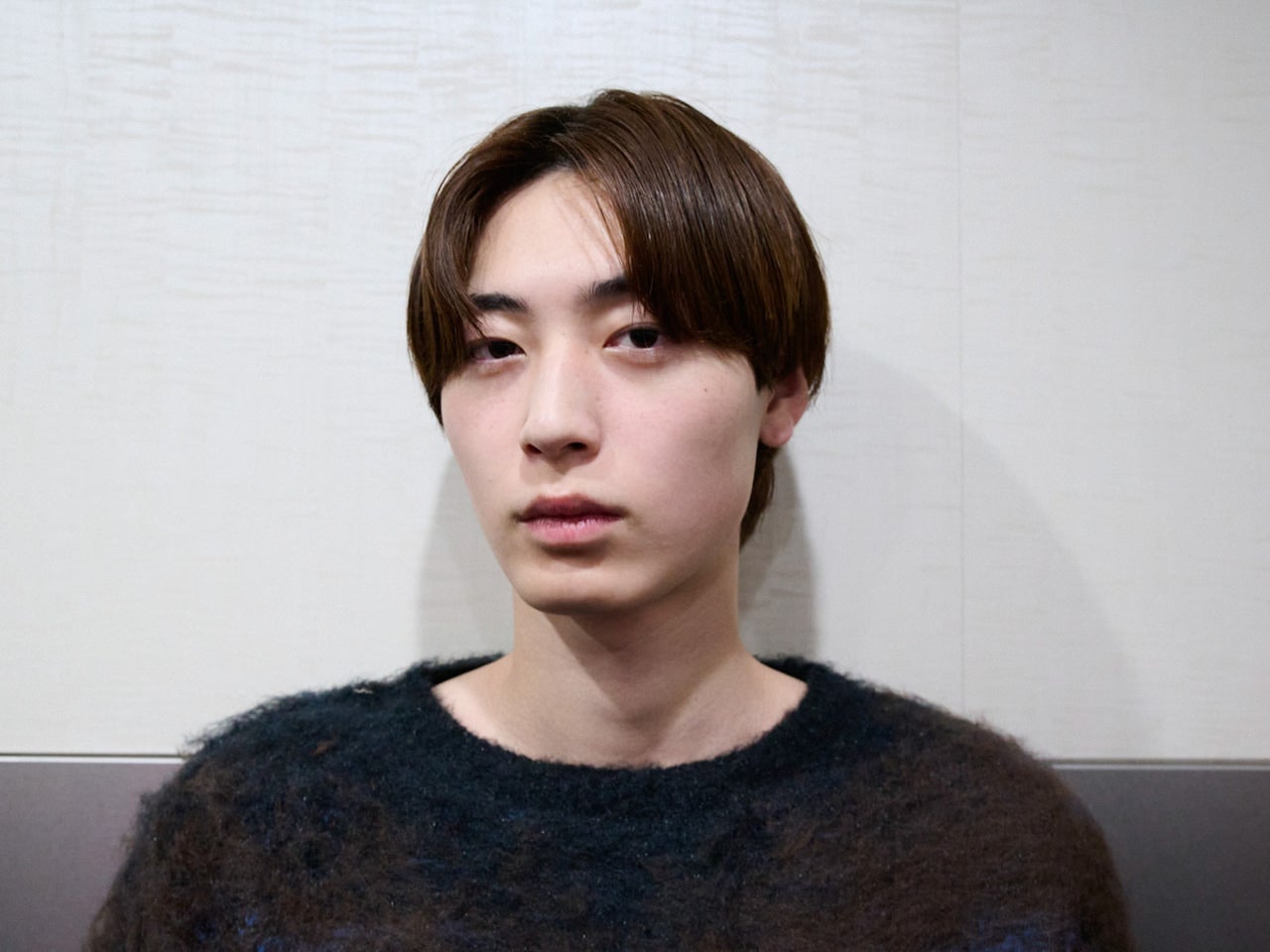 [髙橋 紅輝] 「リックオウエンス」のデニムに「ルイス」のニット。シンプルコーデはデザイン性で差をつける！【メンズノンノモデルの私服スナップ】