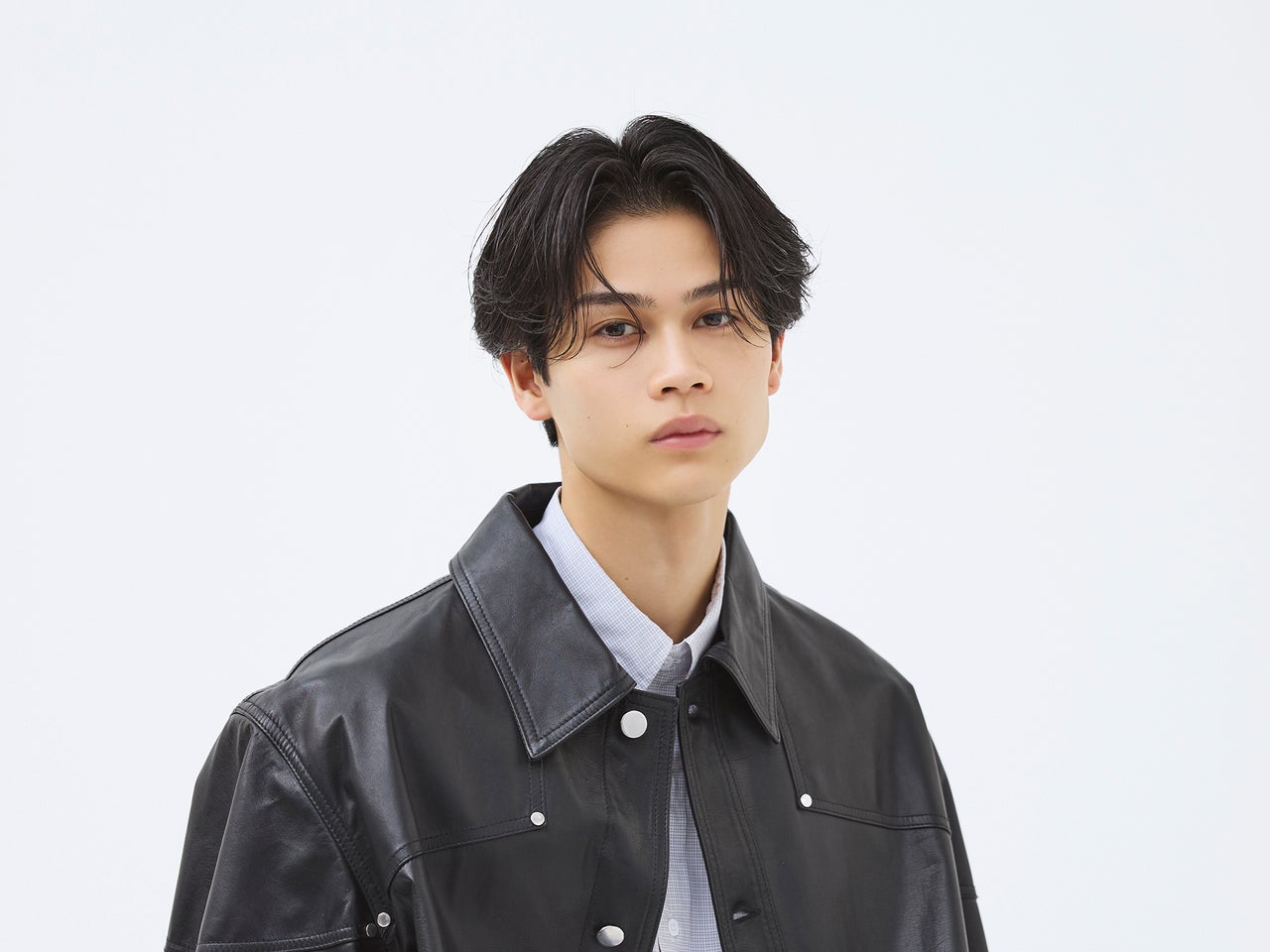 大人っぽく決めたい日の、ウェット系センターパート【東京最旬ヘアカタログ】