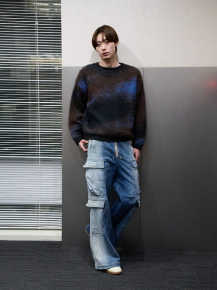[髙橋 紅輝] 「リックオウエンス」のデニムに「ルイス」のニット。シンプルコーデはデザイン性で差をつける！【メンズノンノモデルの私服スナップ】