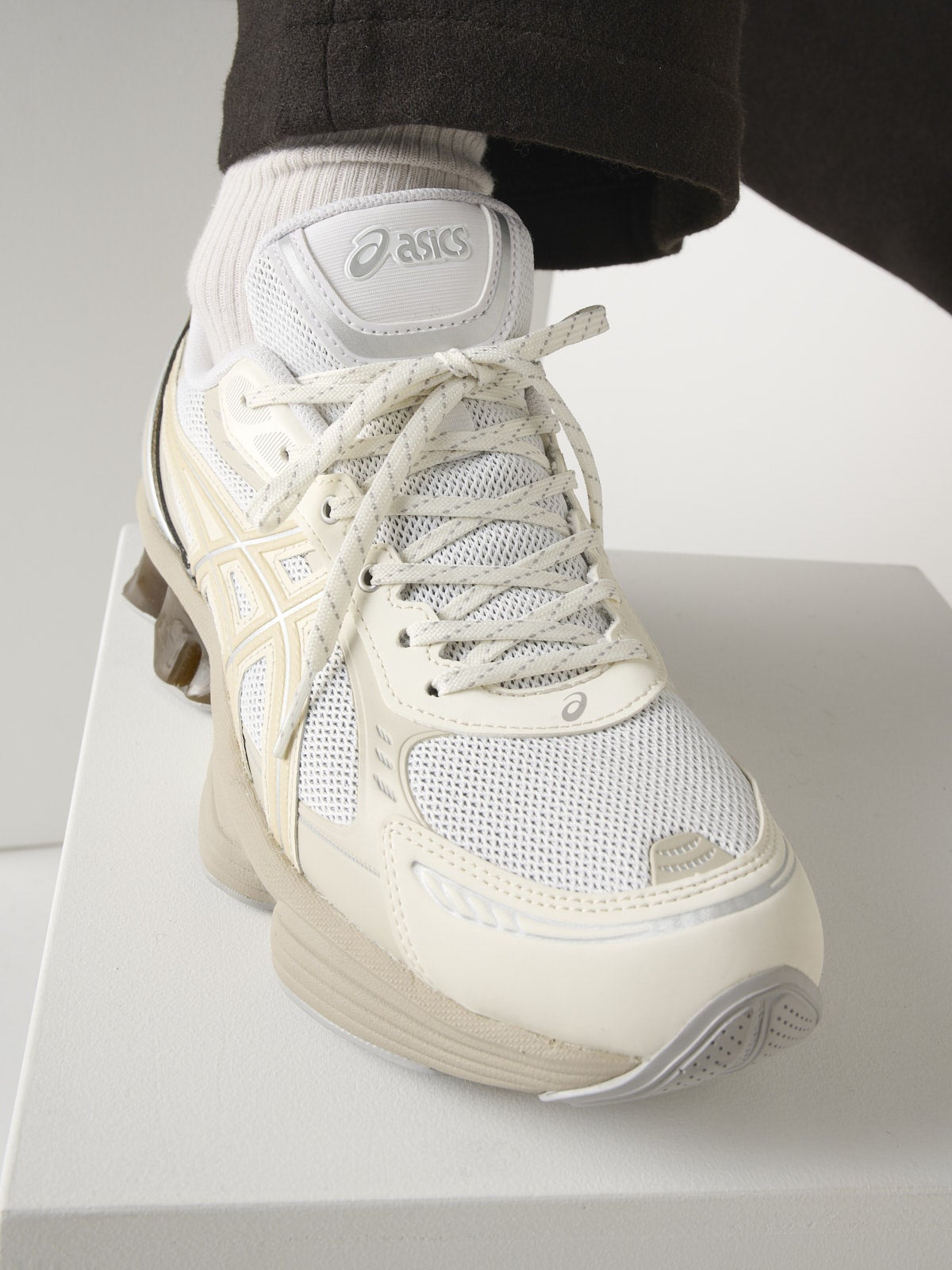 アシックスの白スニーカーGEL-KINETIC FLUENTを試着＆本音レビューのアッパー