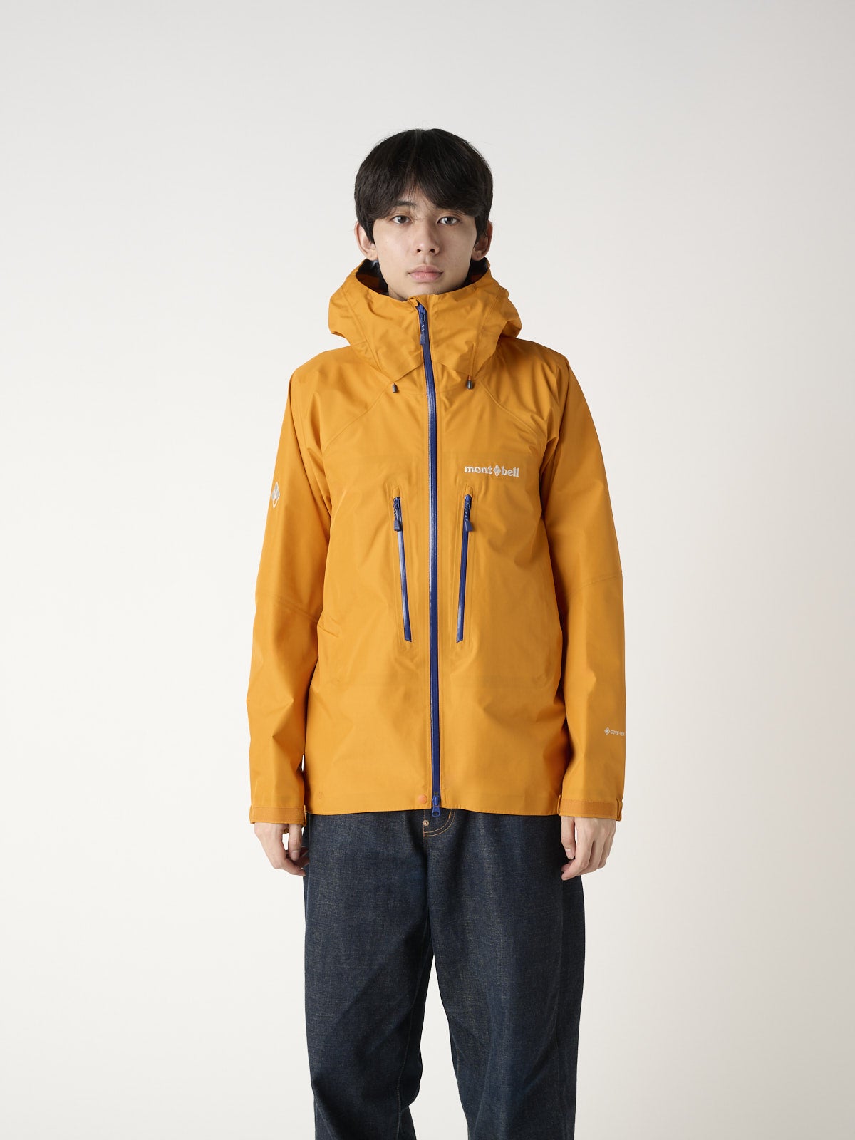 モンベルの新作シェルジャケットのディナリパーカを服好きモデルが試着&本音レビュー