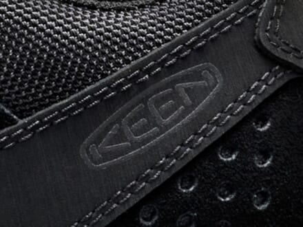 「KEEN(キーン)」と「シティーカントリーシティー」 の初コラボスニーカーは街にも映えるオールブラック! GR8にてPOP UPも開催!