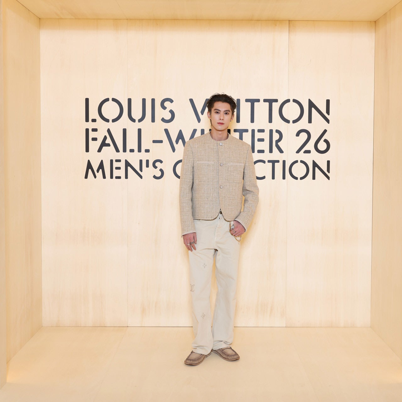 パリメンズファッションウィーク2026秋冬、ルイ・ヴィトンのショーに出席したワン・ホーディ氏